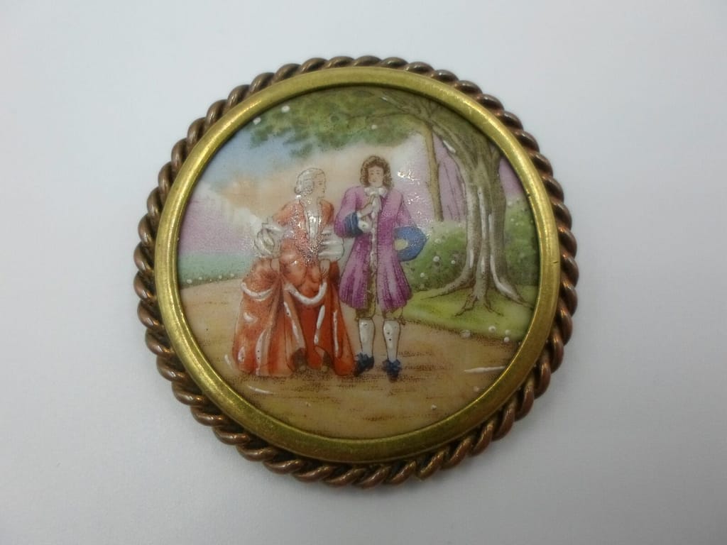 porcelanowa broszka ręcznie malowana