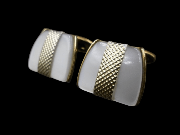 pozłacane spinki do mankietów