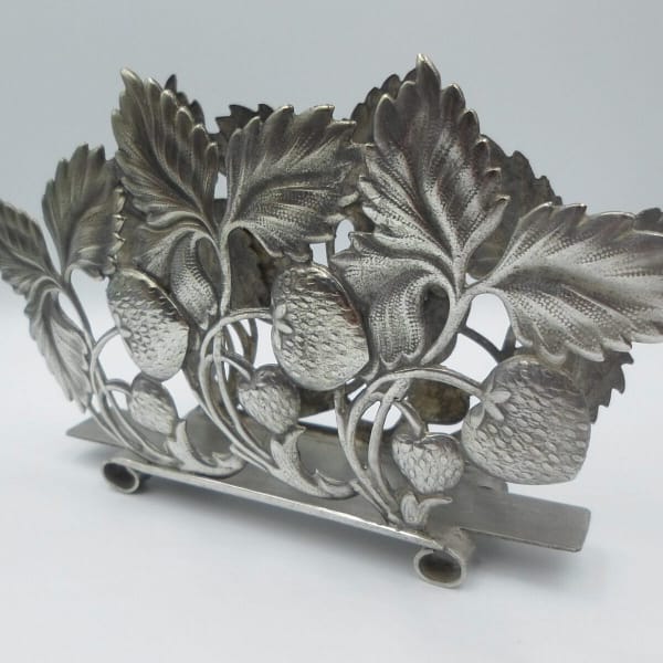 posrebrzany serwetnik w poziomki hefra